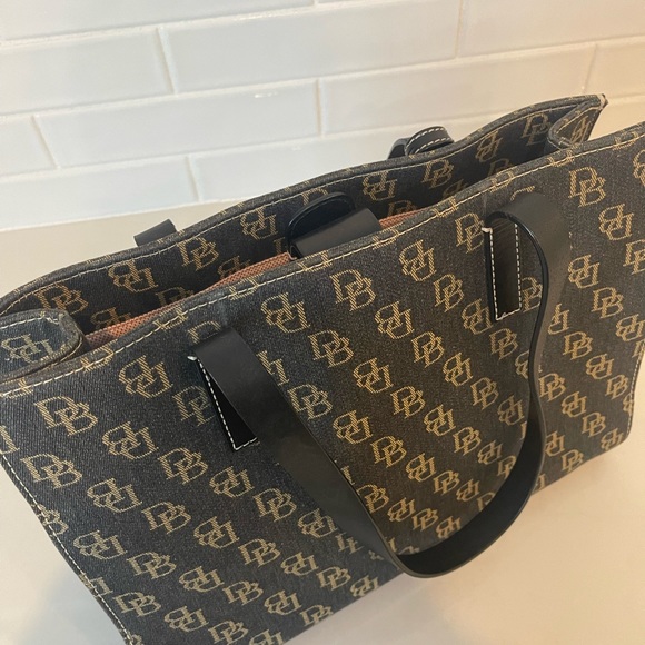 Dooney and Bourke shoulder bag - Picture 6 of 14